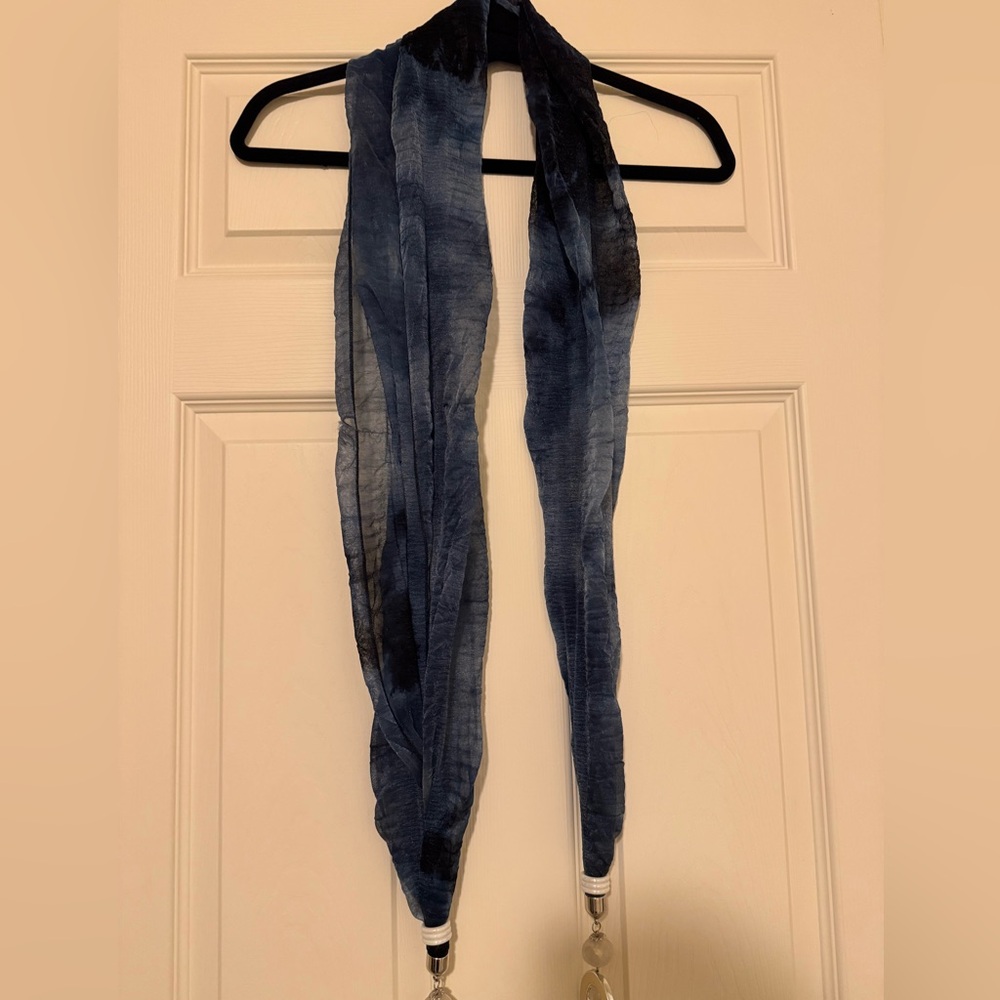 Women’s Scarf with Clasp